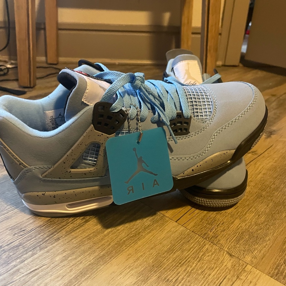 Jordan 4 university blue